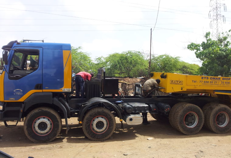 Location et vente de porte-char Kerax Renauld Dakar Sénégal