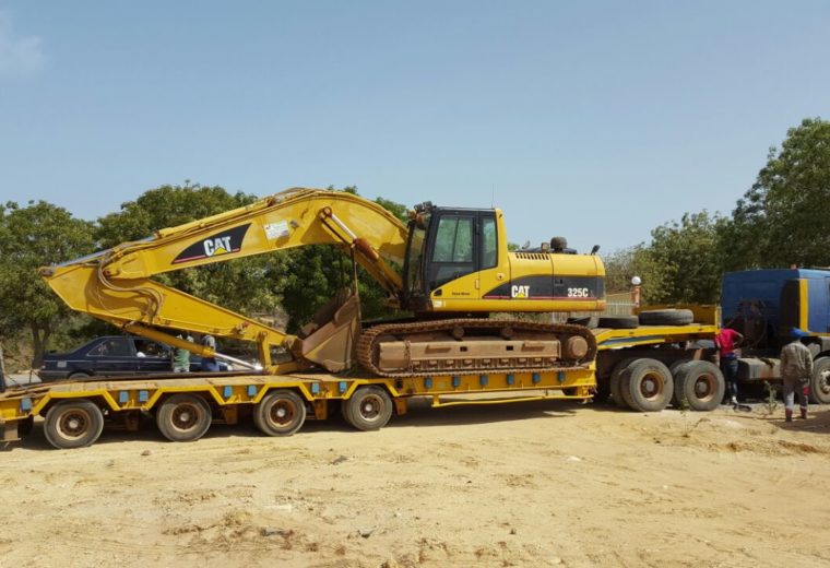 Location et vente de porte-char Kerax Renauld Dakar Sénégal